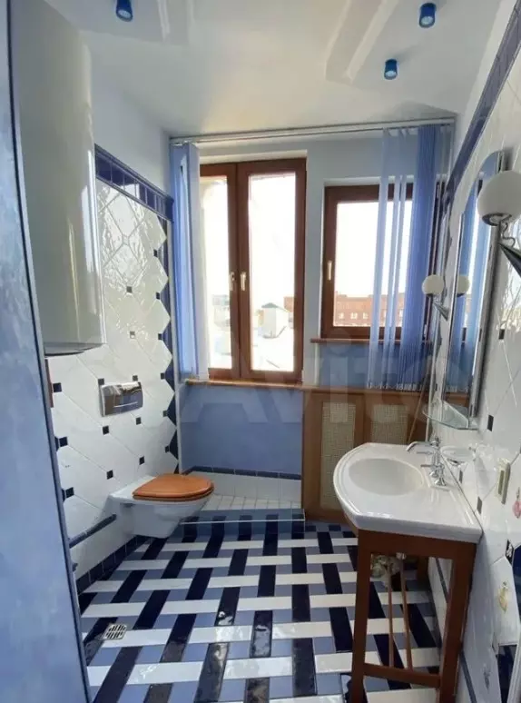 Квартира с камином и синим туалетом в Нижнем Новгороде