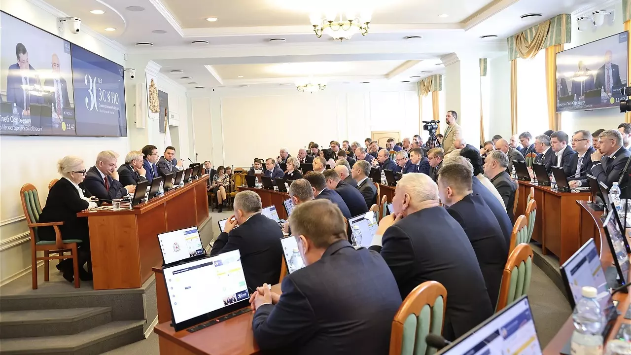 В ЗСНО приняли законопроект об ограничении продажи алкоголя в Нижегородской области