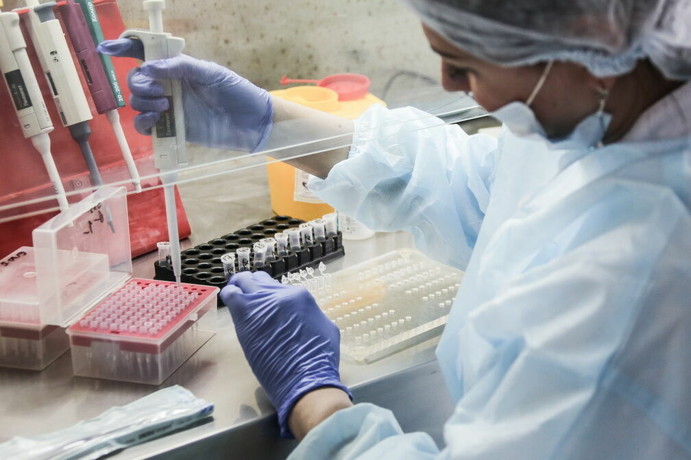 Гинцбург: у испытавших на себе вакцину от COVID-19 людей выработались антитела