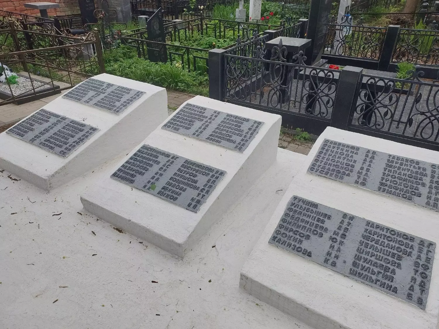 Братская могила на Бугровском кладбище в Нижнем Новгороде