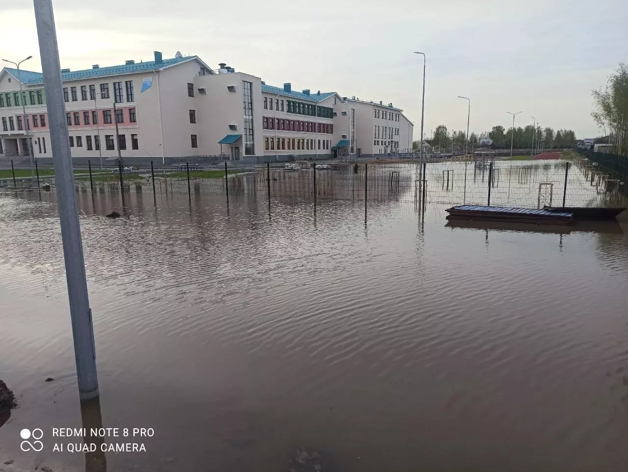 Школа едва не ушла под воду