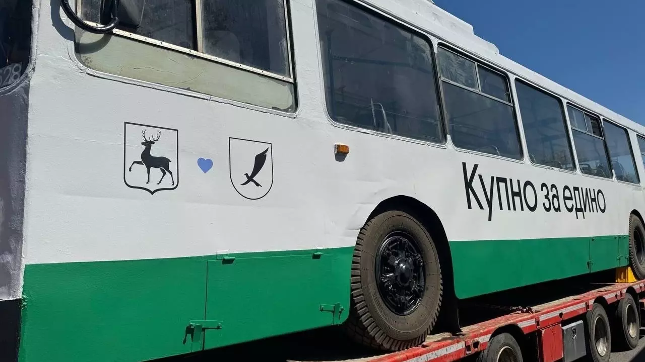 Шесть троллейбусов передал Нижний Новгород Харцызску