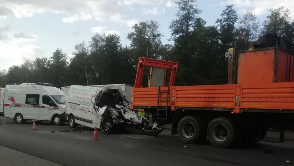 Мужчина погиб в ДТП с грузовиками под Дзержинском 