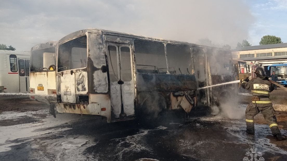 Пять автобусов и ГАЗель обгорели в Выксе