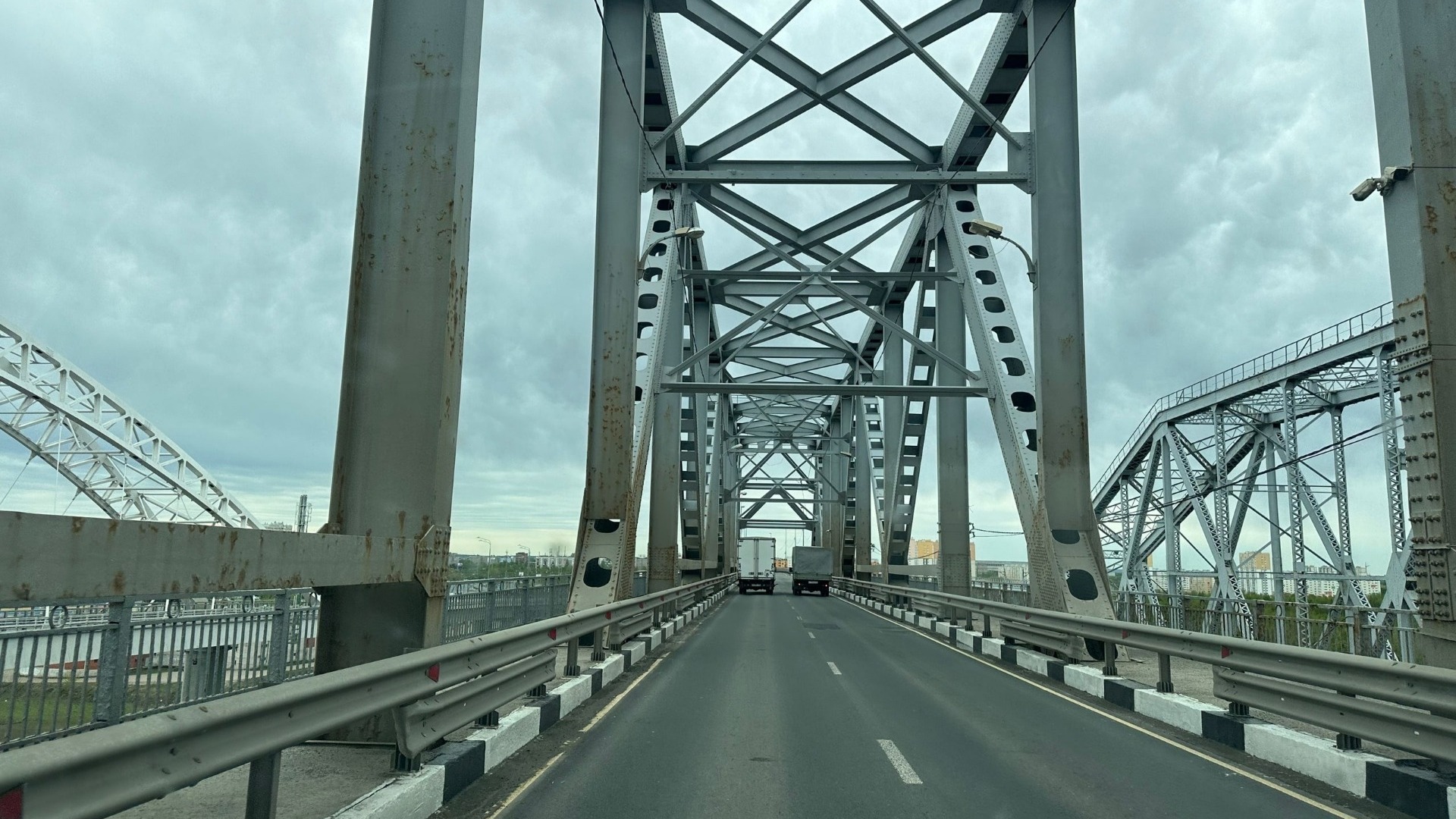Огромные пробки вновь сковали Борский мост утром 10 июля