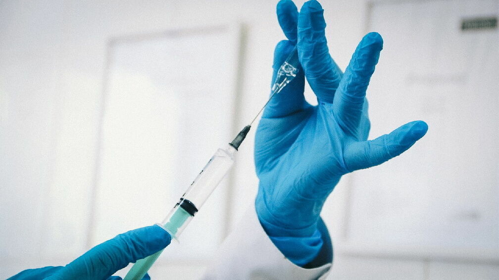 Вектор защиты: сколько и какими вакцинами привито от коронавируса в России?