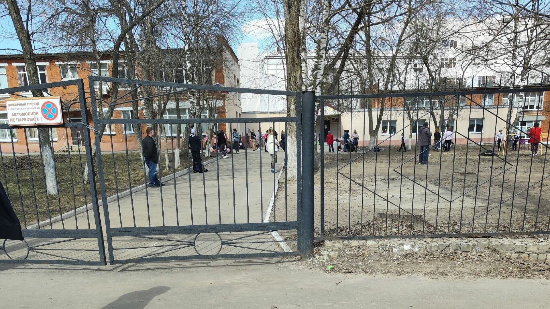 Нижегородцы просят разобраться с массовыми эвакуациями школ