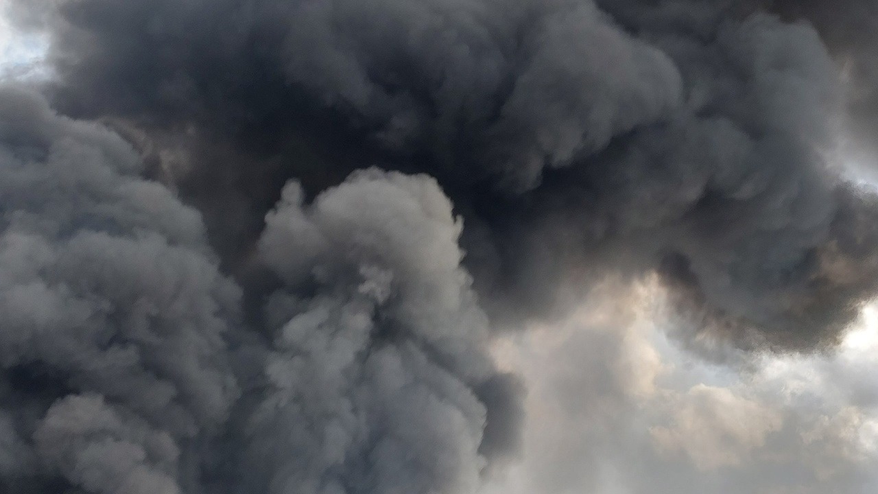 Около 2225 человек эвакуируют в Крыму из-за пожара на полигоне