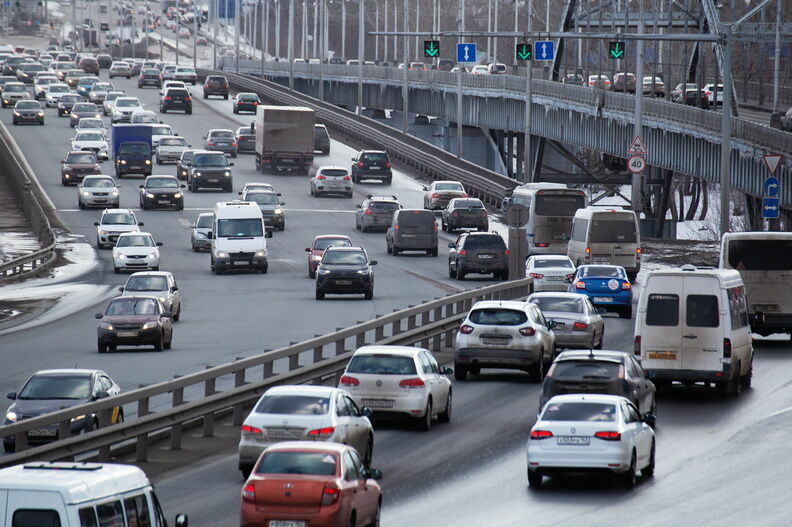 Восьмибалльные пробки парализовали движение в Нижнем Новгороде