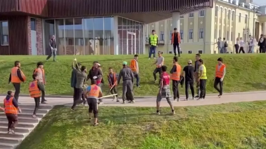 Мигранты устроили потасовку в нижегородском кремле 