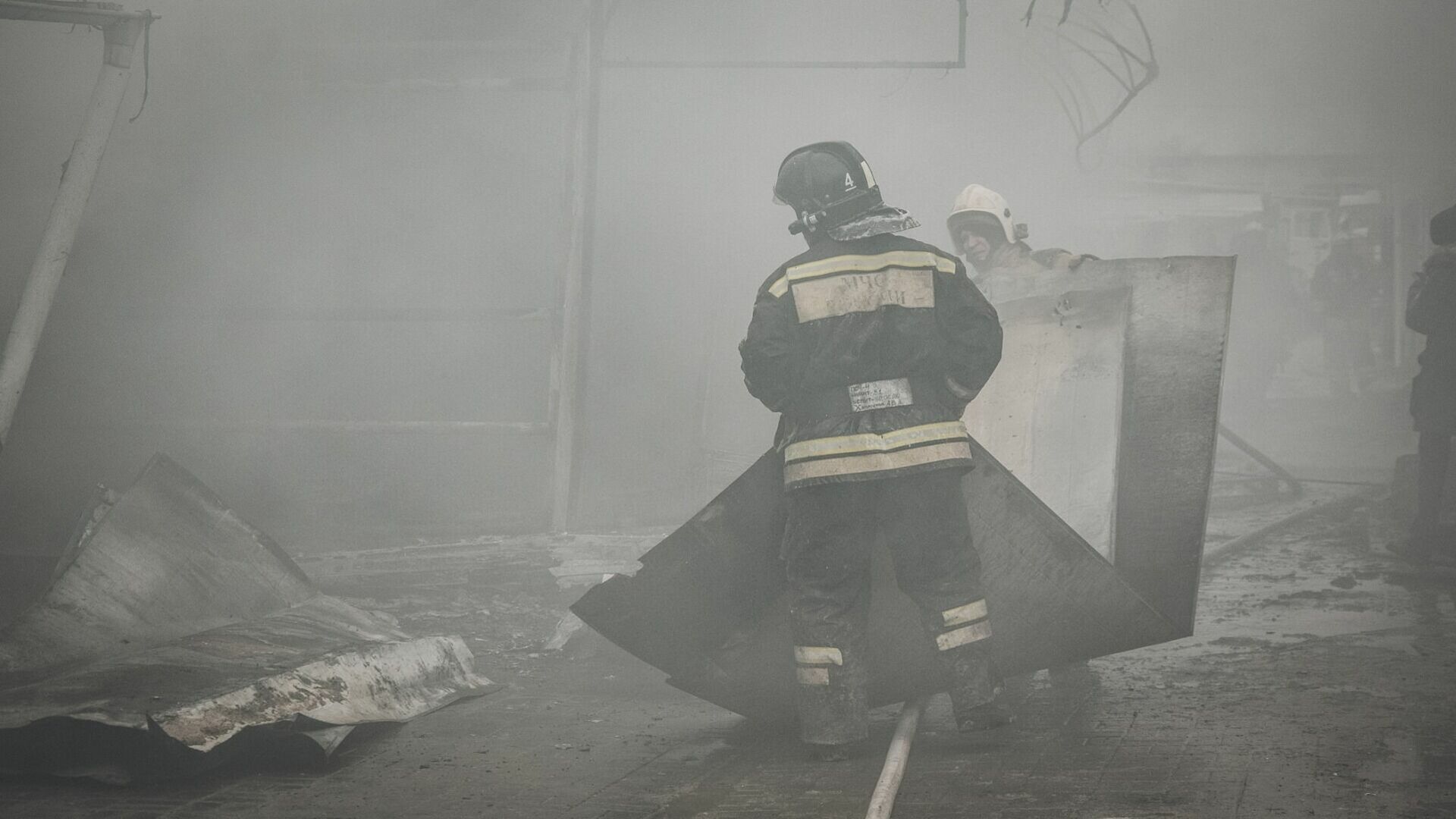 Два человека заживо сгорели в жилом доме в Шахунье