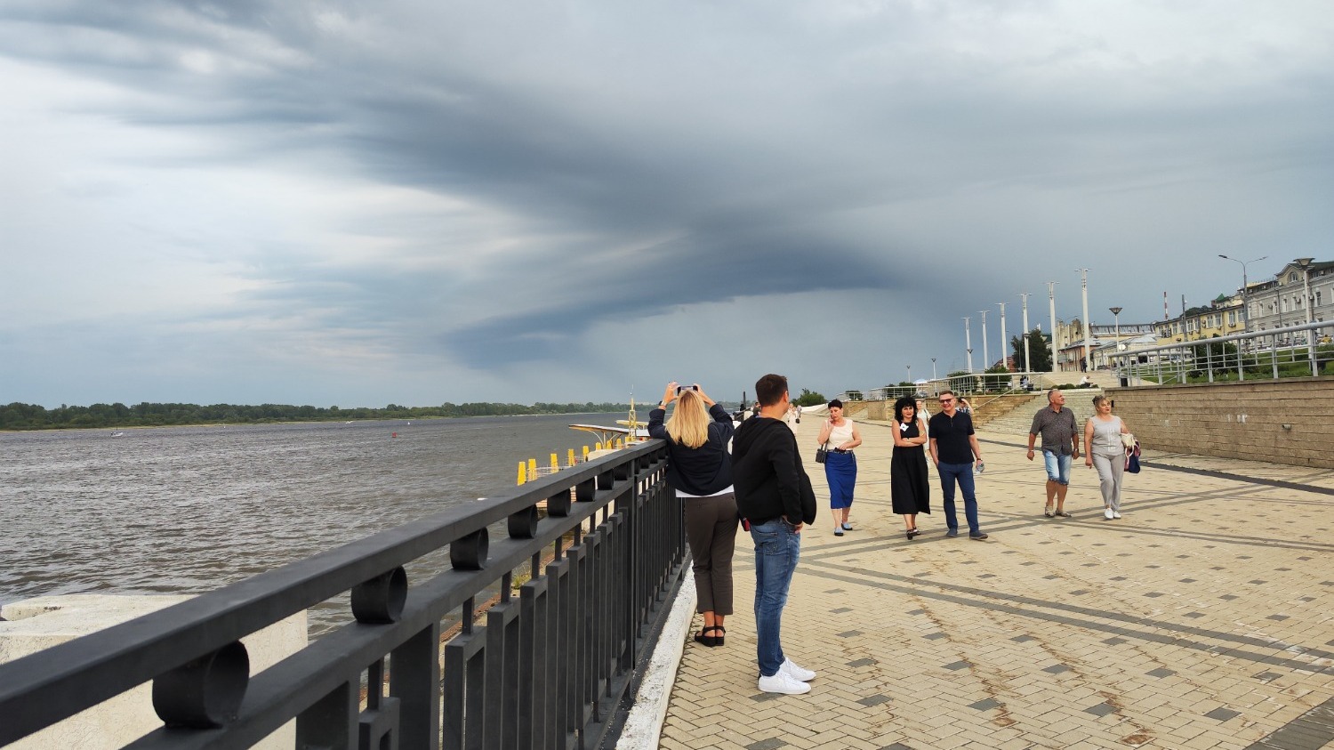 Последствия урагана на Нижне-Волжской набережной в Нижнем Новгороде