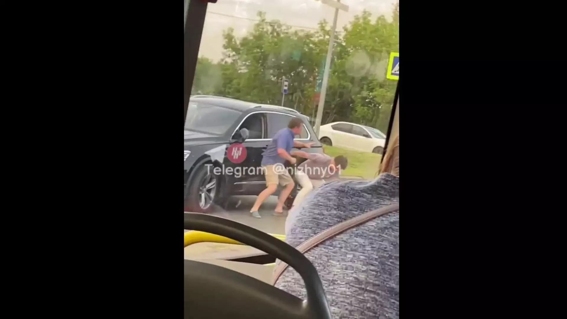 Водители подрались в Нижнем Новгороде — видео — Новости Нижнего Новгорода и  Нижегородской области - NewsNN