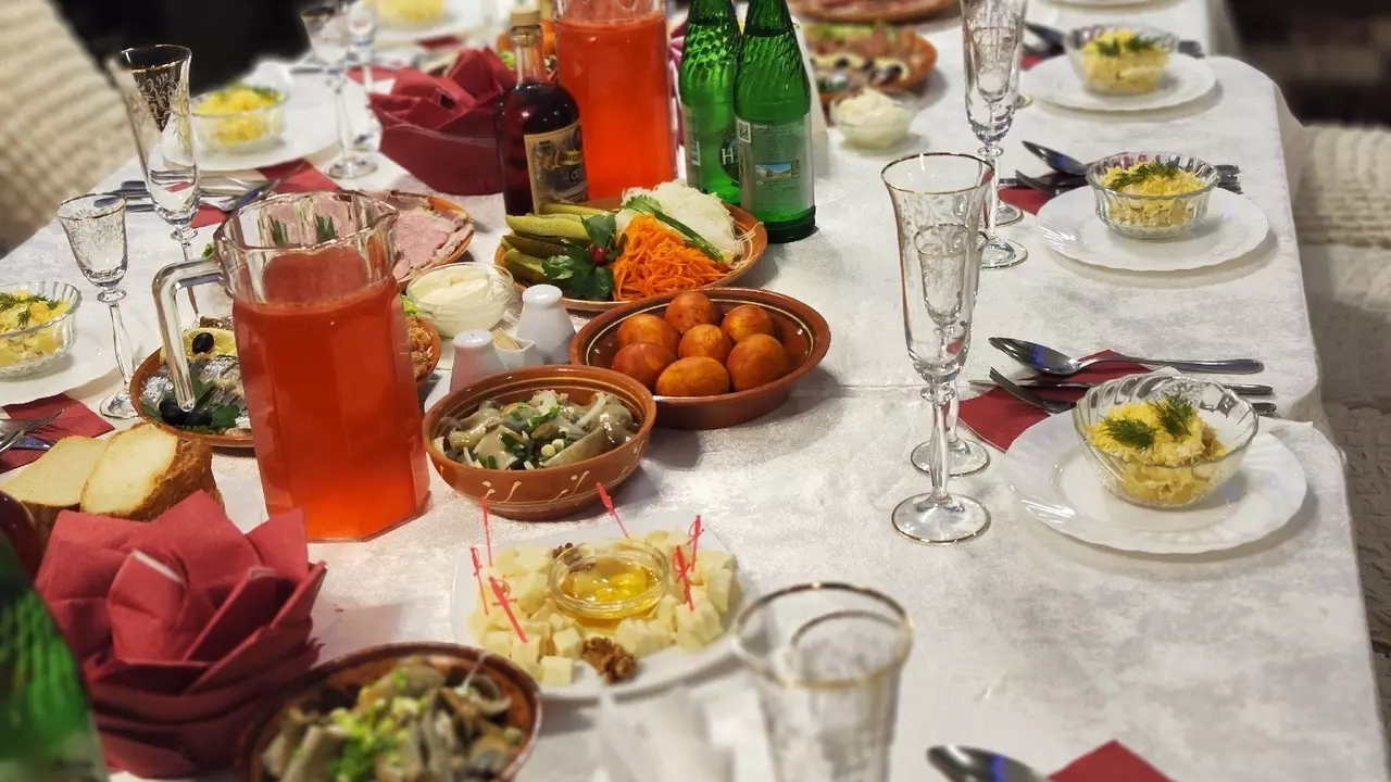 Нижегородцам назвали сроки годности новогодних салатов