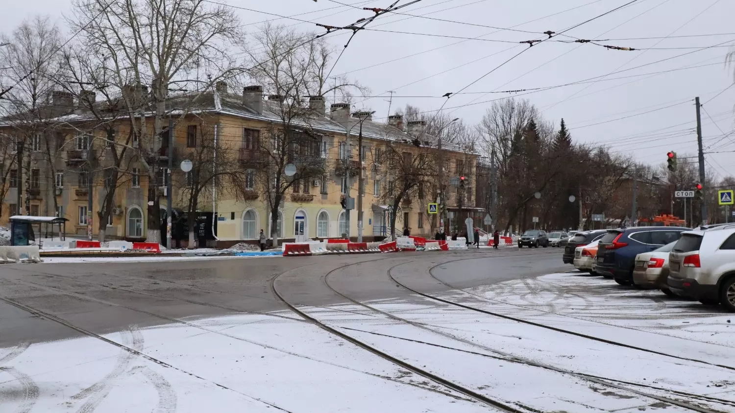 На перекрестке Бекетова и Нартова меняют трамвайные пути