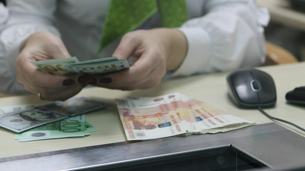 Нижегородские банки продают доллар по 200 рублей, евро – по 220