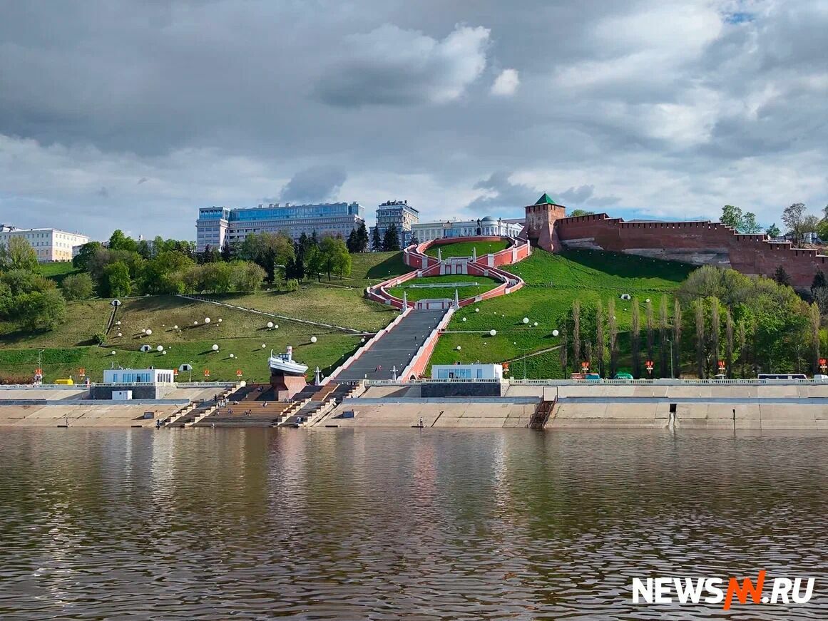Панорама Нижнего Новгорода с теплохода, Чкаловская лестница