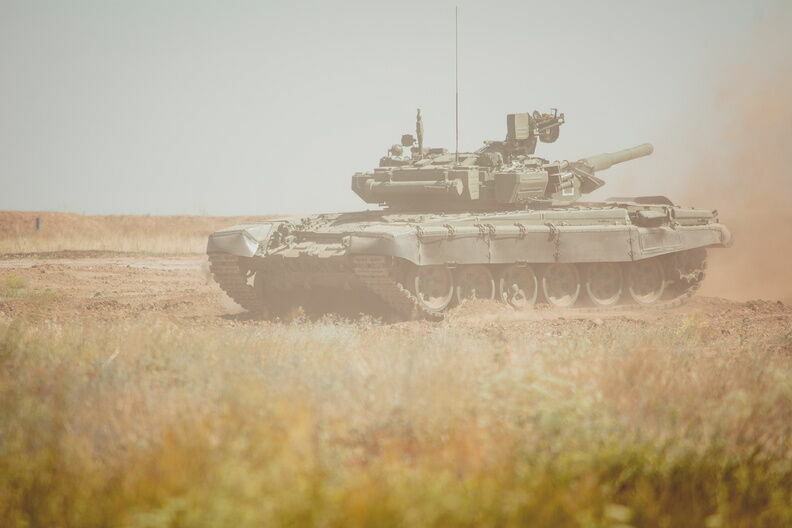 «Смерч», «Кинжал» и Т-90: какое оружие использует Россия в спецоперации на Украине