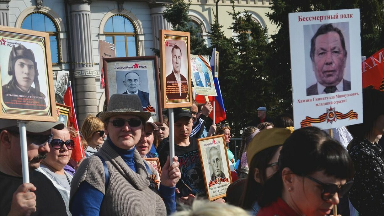 280 фотографий героев ВОВ разместили на Театральной площади в Нижнем Новгороде