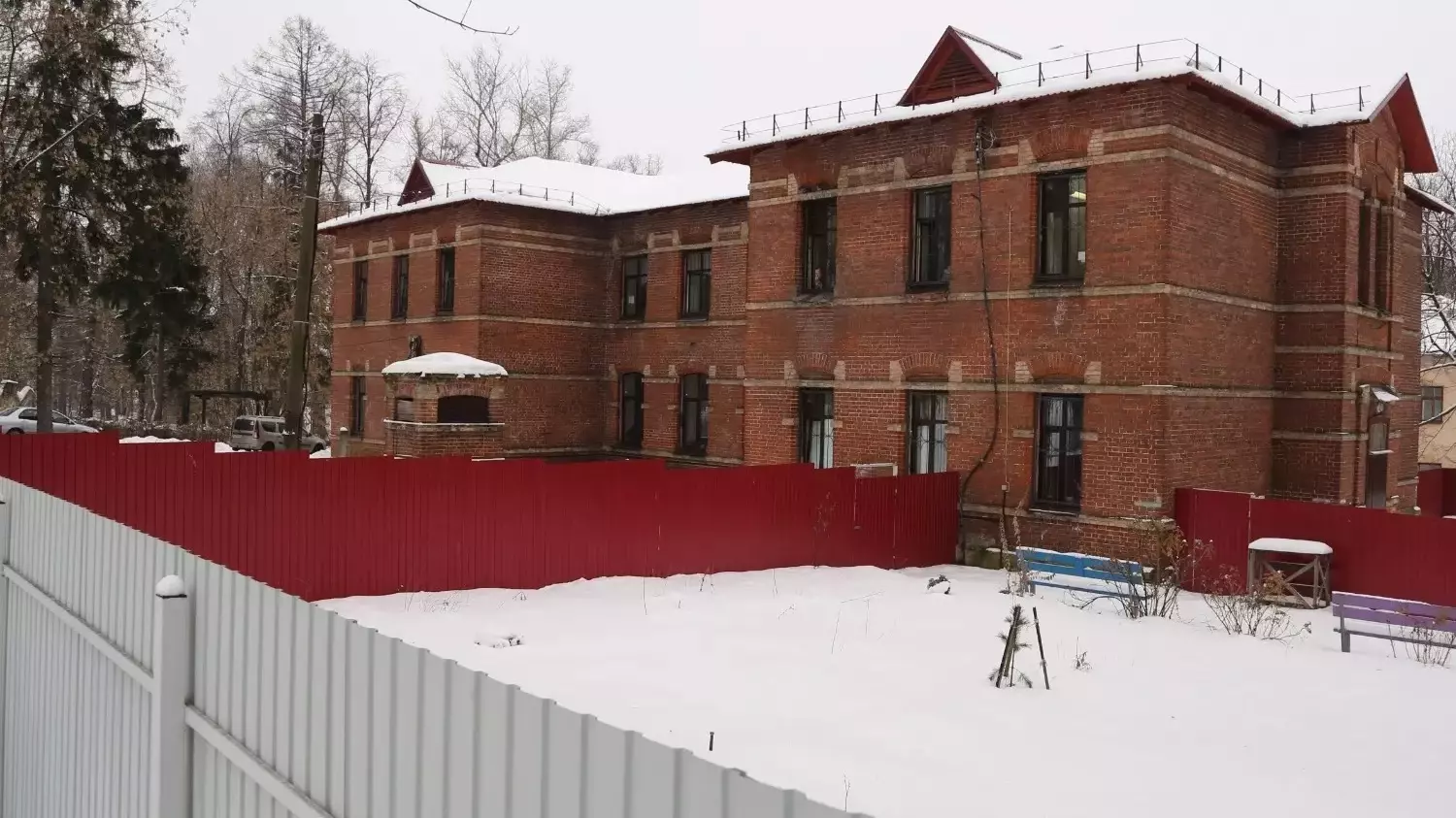 Заброшенный корпус психиатрической больницы в Ляхове