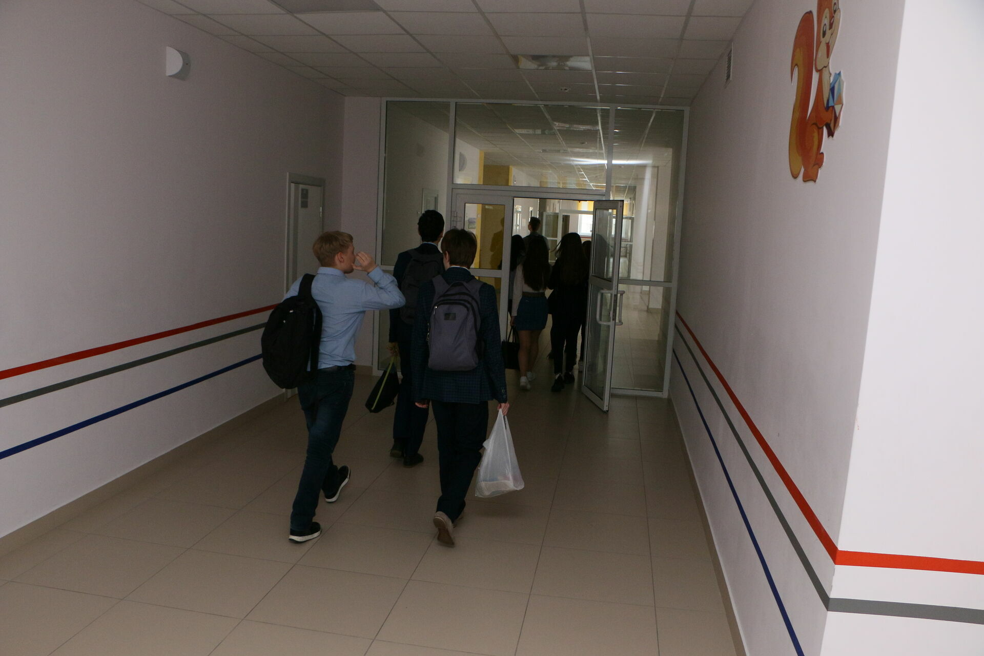 Более 500 детей эвакуировали из горящей школы в Нижегородской области
