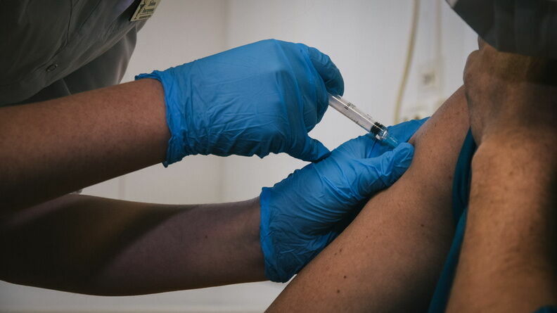 Нижегородцы не могут записаться на прививку от COVID-19 онлайн, а сроки поджимают