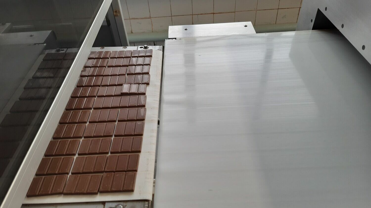 Линия по производству шоколадных конфет в виде плиточек