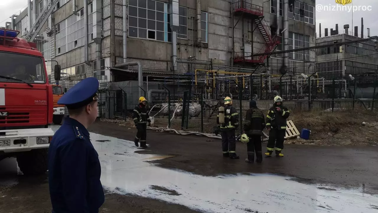 Опубликовано видео пожара на предприятии на Игумновском шоссе