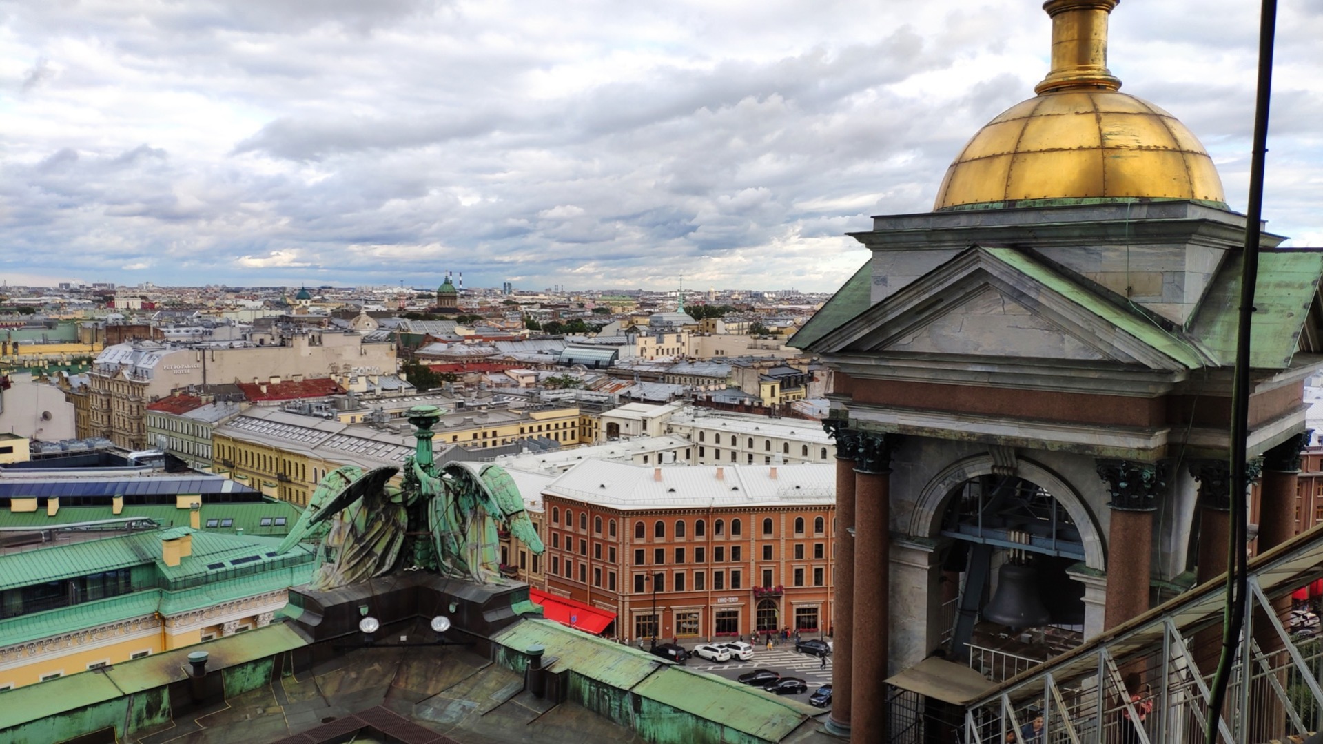 Названы 10 вещей, которые нужно сделать в Санкт-Петербурге до осени