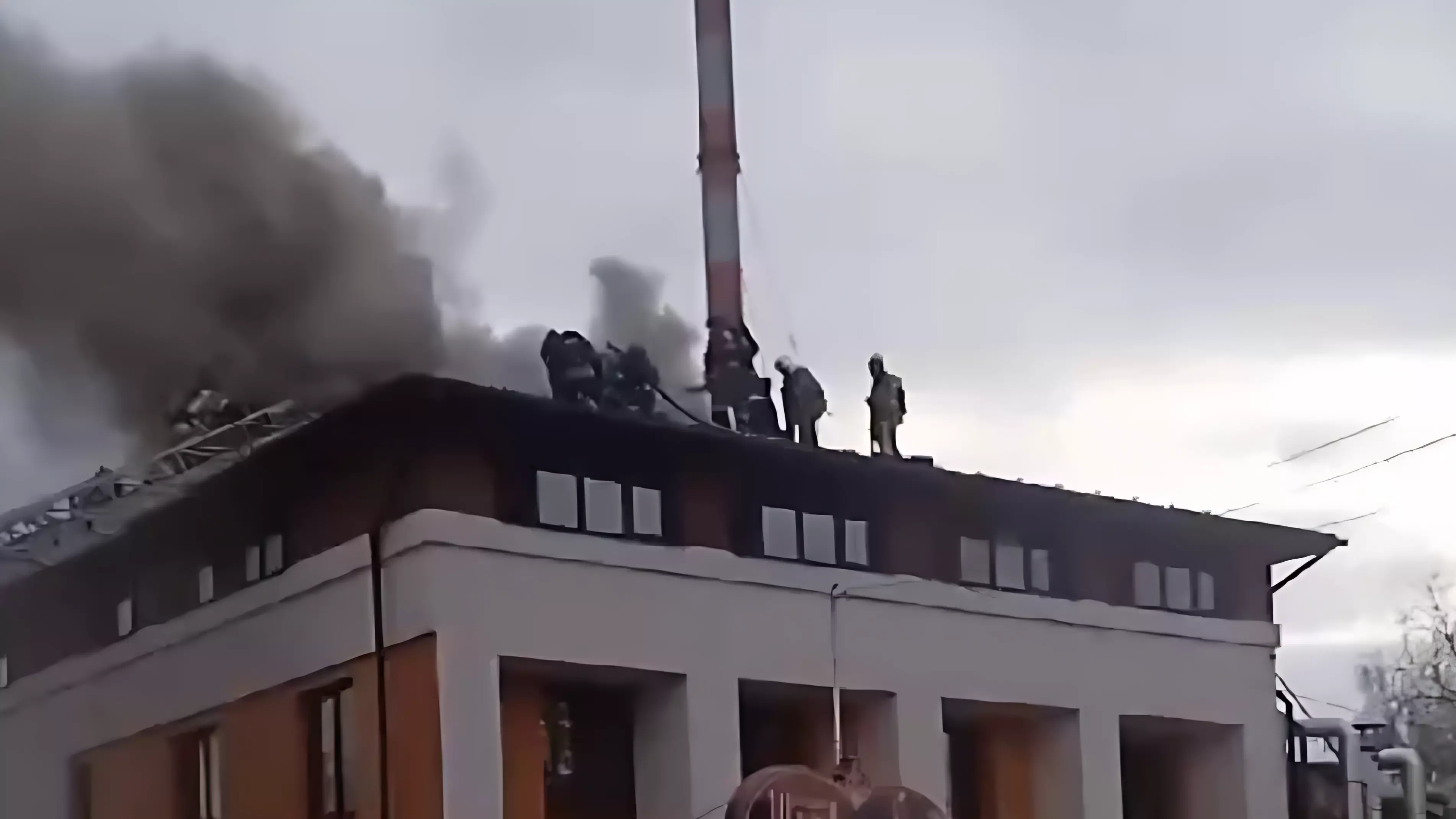 «Та самая шаурма на Средном» горит в Нижнем Новгороде