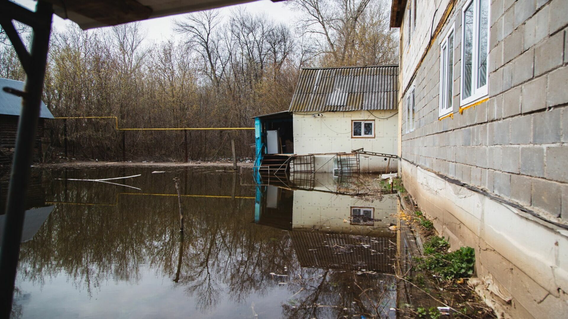 Придомовые территории затопило в Арзамасе 30 марта 