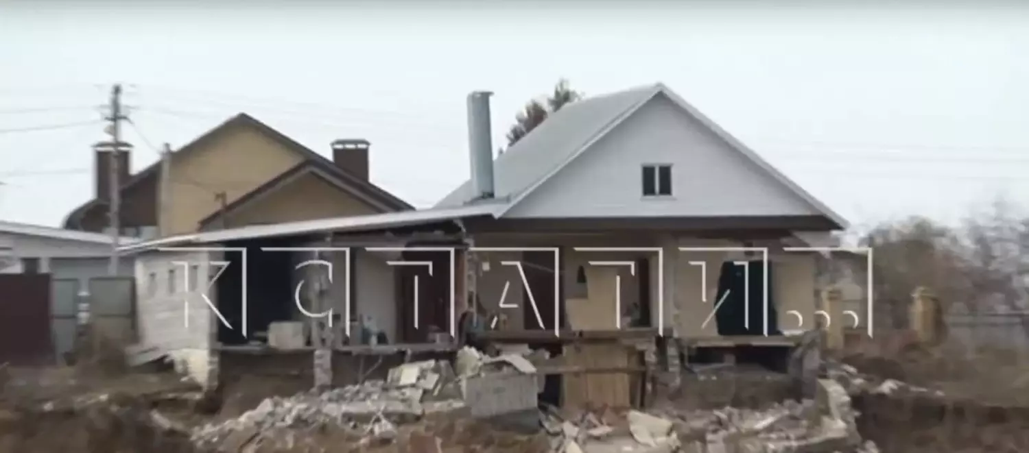 Оползень в селе Караулово разрушил два дома 