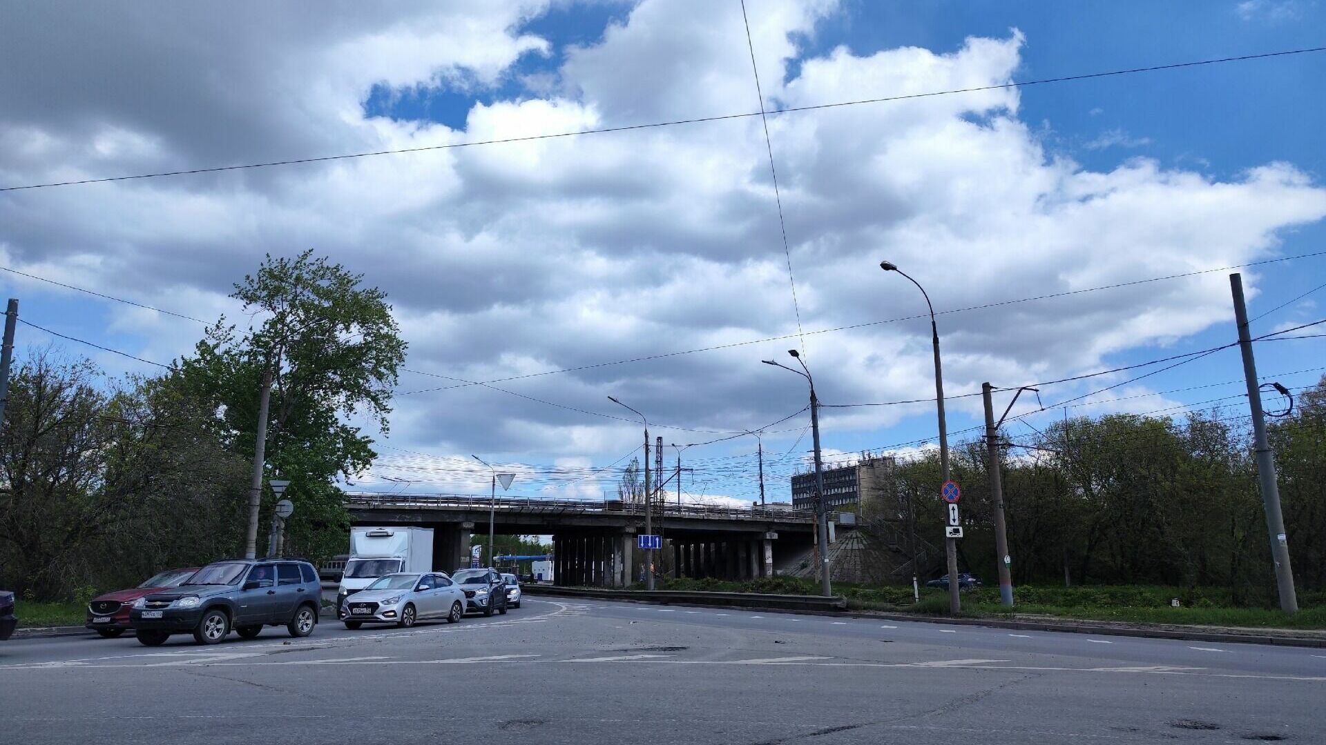 Пробки образовались на Московском шоссе из-за ремонта путепровода