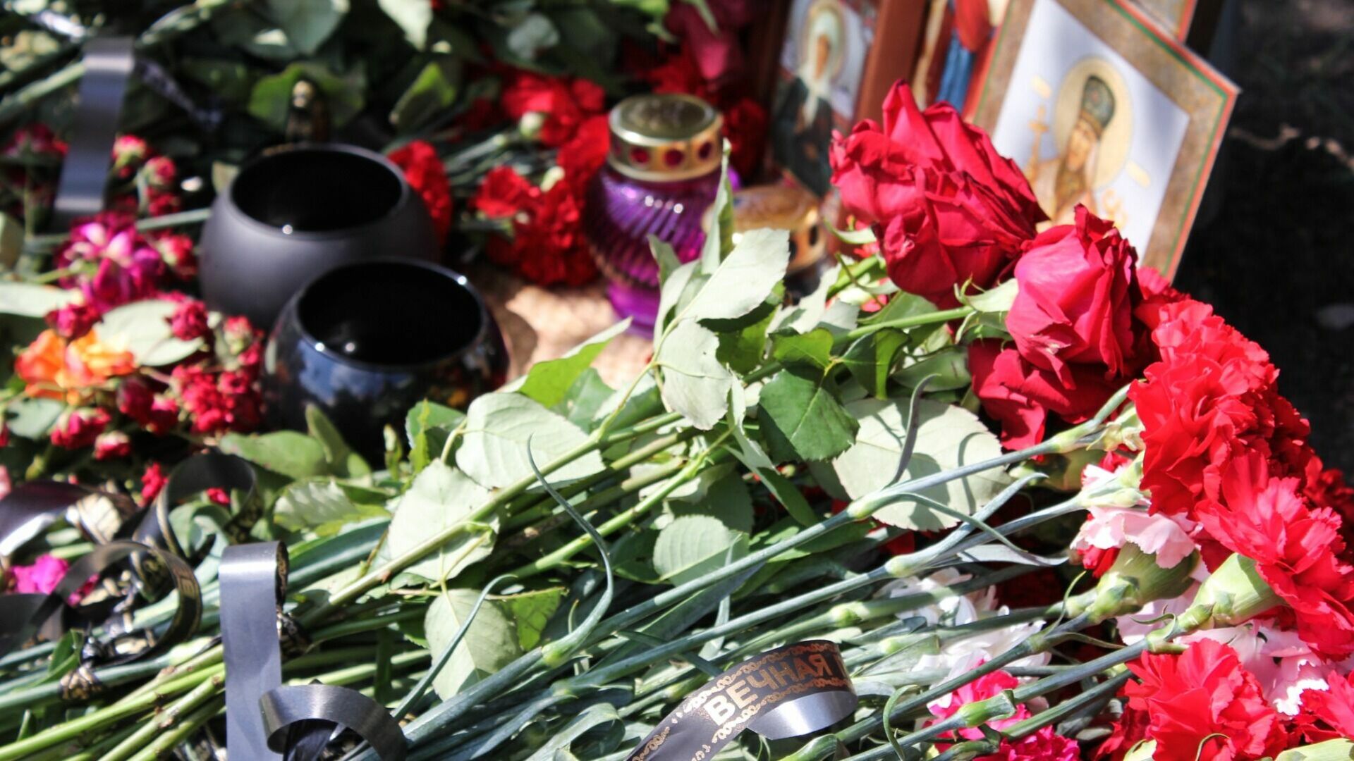 Белый дом выразил соболезнования. Простились с погибшим на Украине. Прощание с погибшими в Ейске.