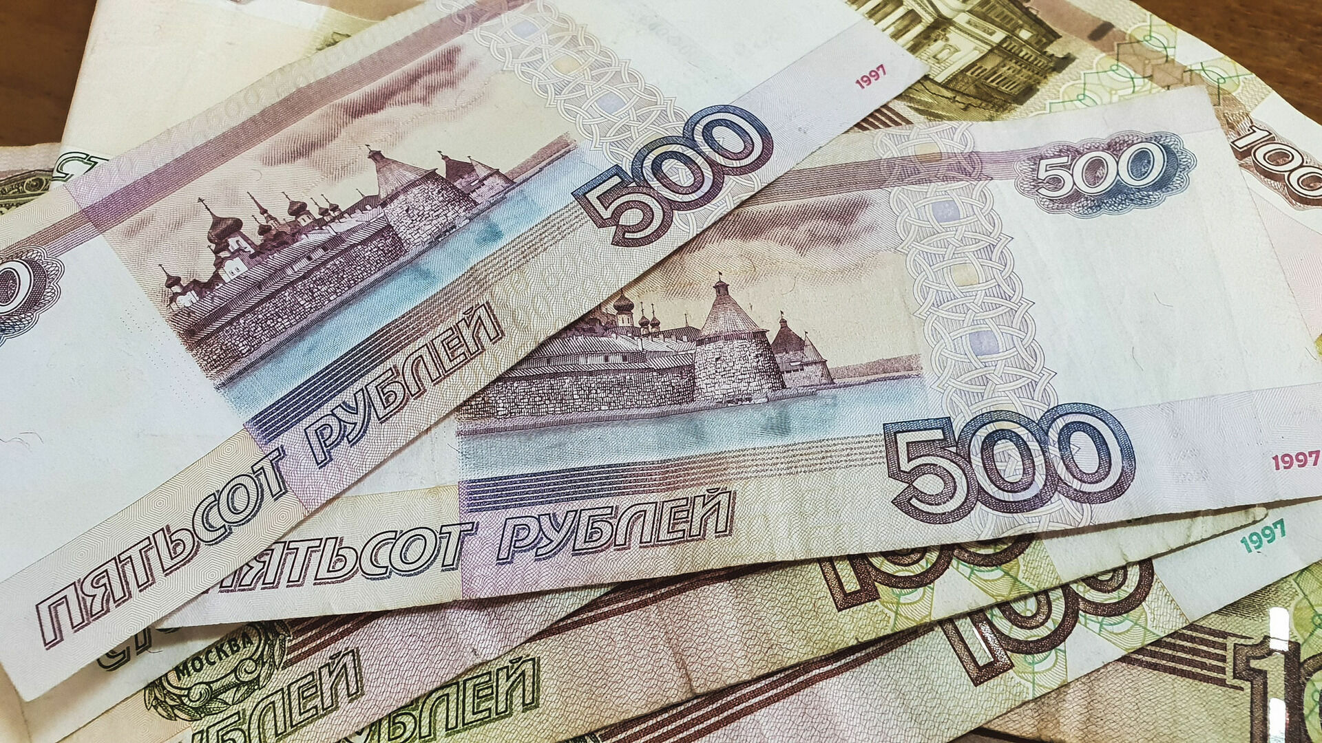 Зарабатывающие миллионы нижегородские депутаты не могут погасить долги