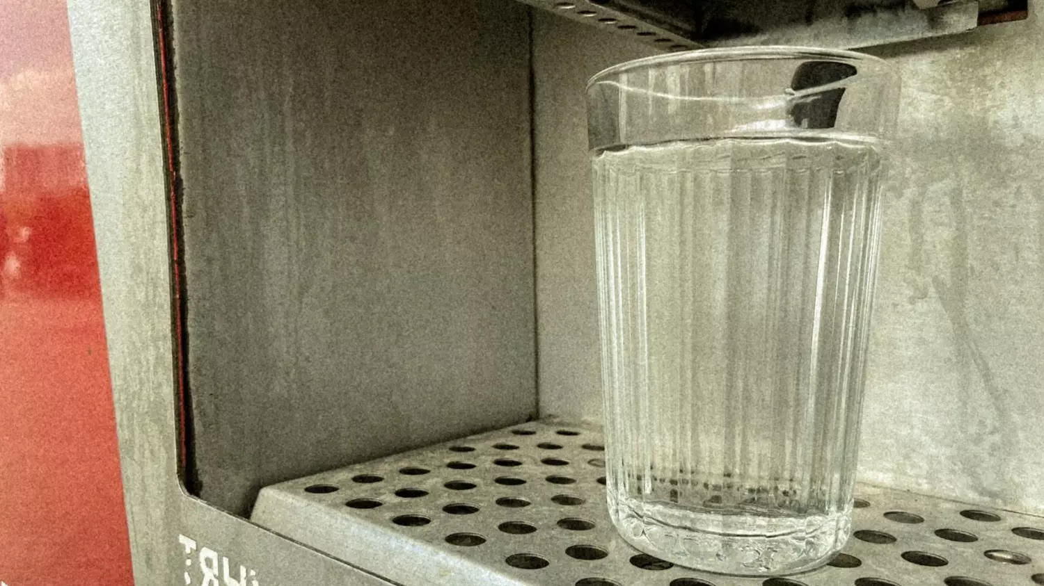 Нужно каждый день выпивать не менее полутора литров воды
