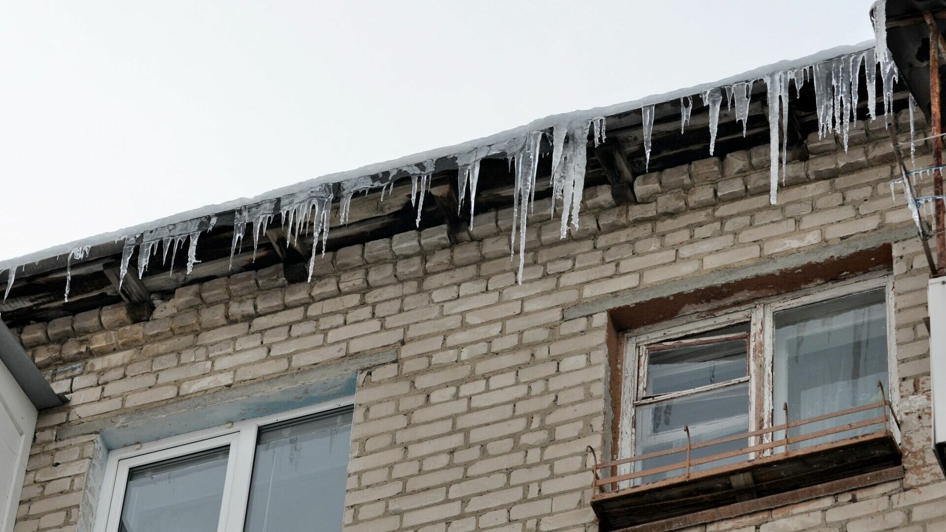 Нижегородка пожаловалась Никитину на протекающую крышу дома на улице Рябцева
