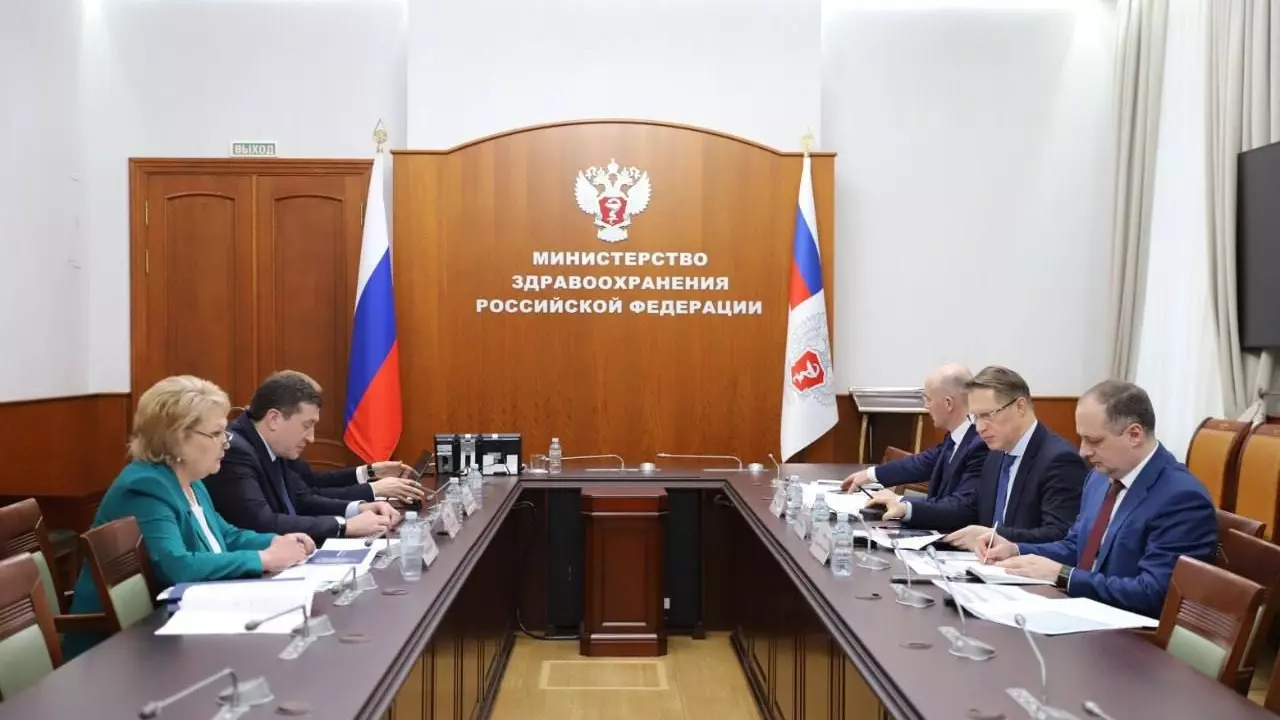 Глеб Никитин провел рабочую встречу с министром здравоохранения РФ Мурашко