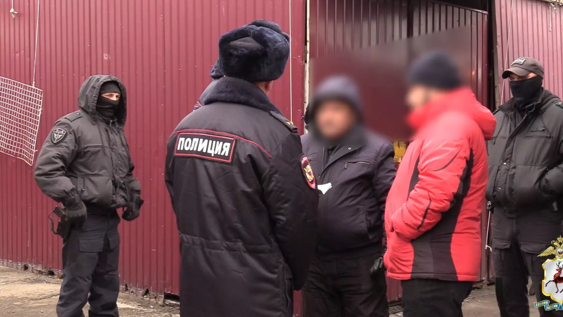 Двоих мигрантов отправили в военкоматы в Нижегородской области