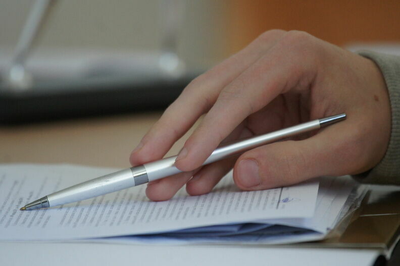 В Нижнем Новгороде судят мужчину за продажу ручки с видеокамерой