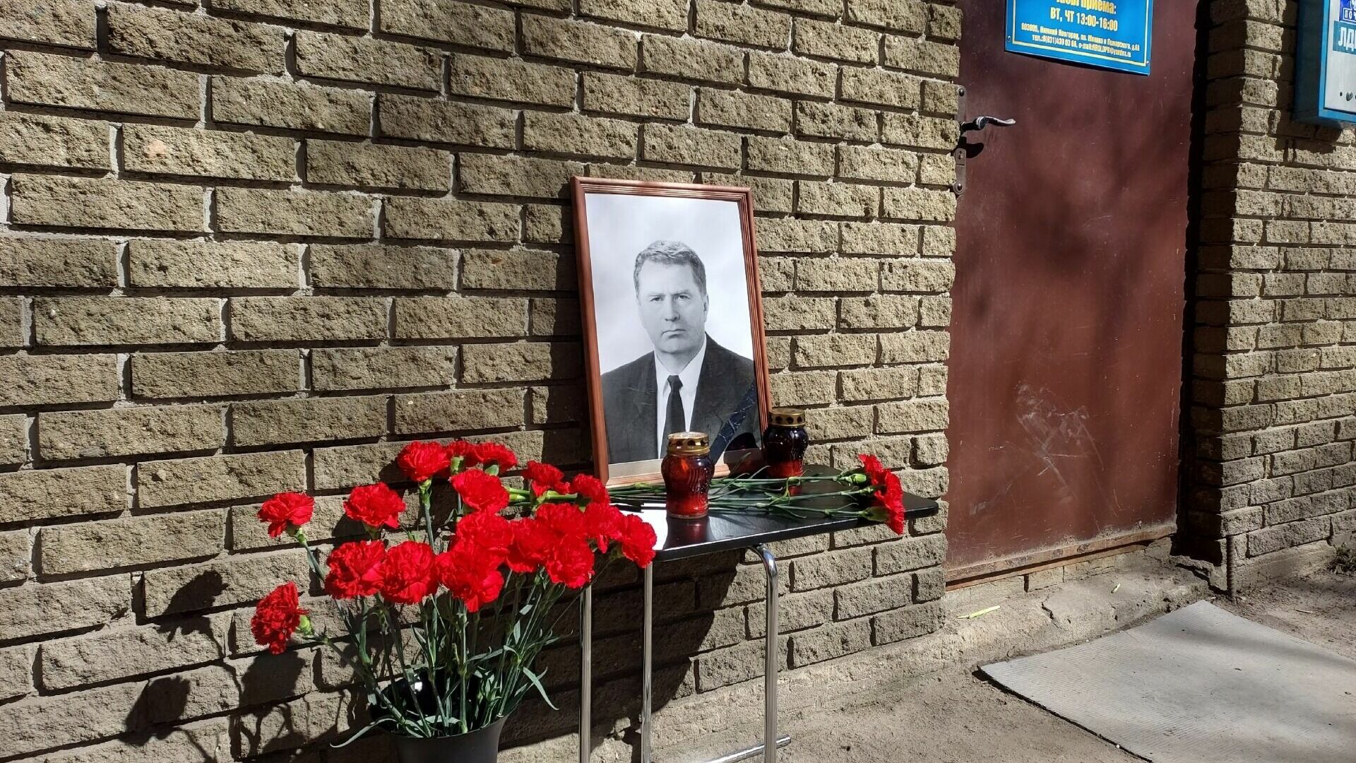 Мемориал Жириновскому появился в Нижнем Новгороде 6 апреля