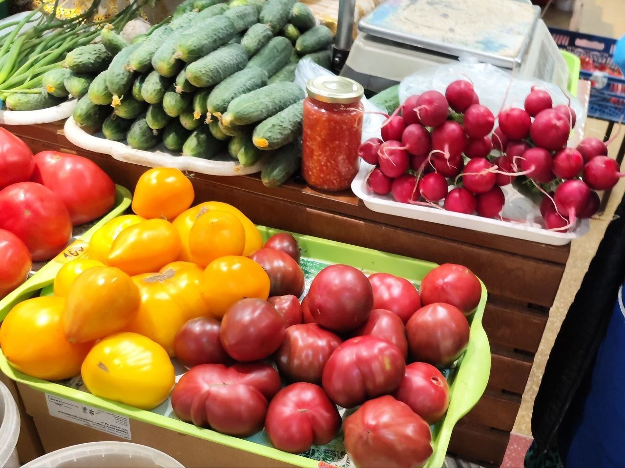 Сколько стоят овощи и фрукты в торговых рядах