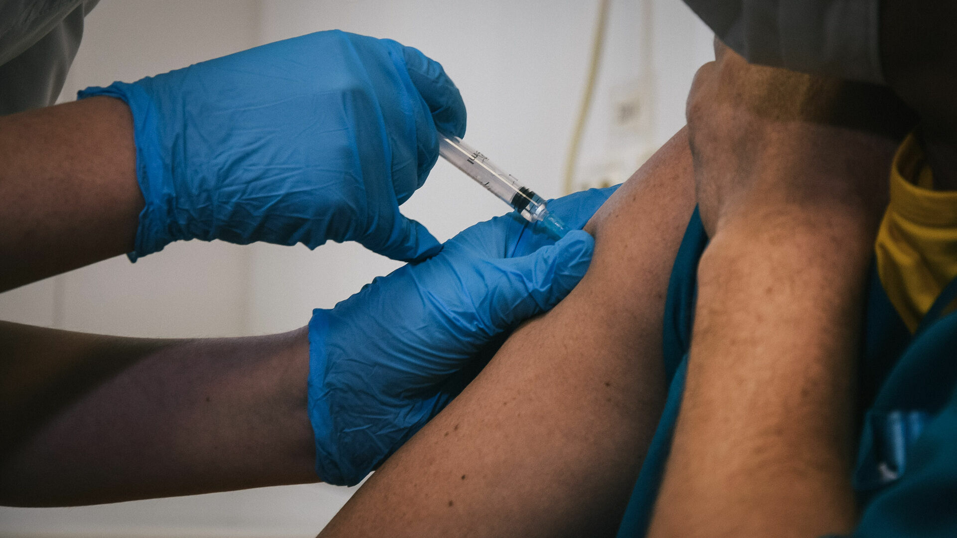 Гамаюнов: «Отечественные вакцины от коронавируса не опасны для онкобольных»