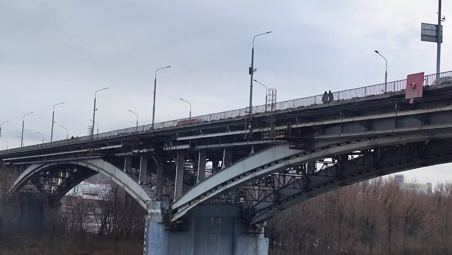 Нижегородцы сообщили о трещинах на подпорной стене Канавинского моста