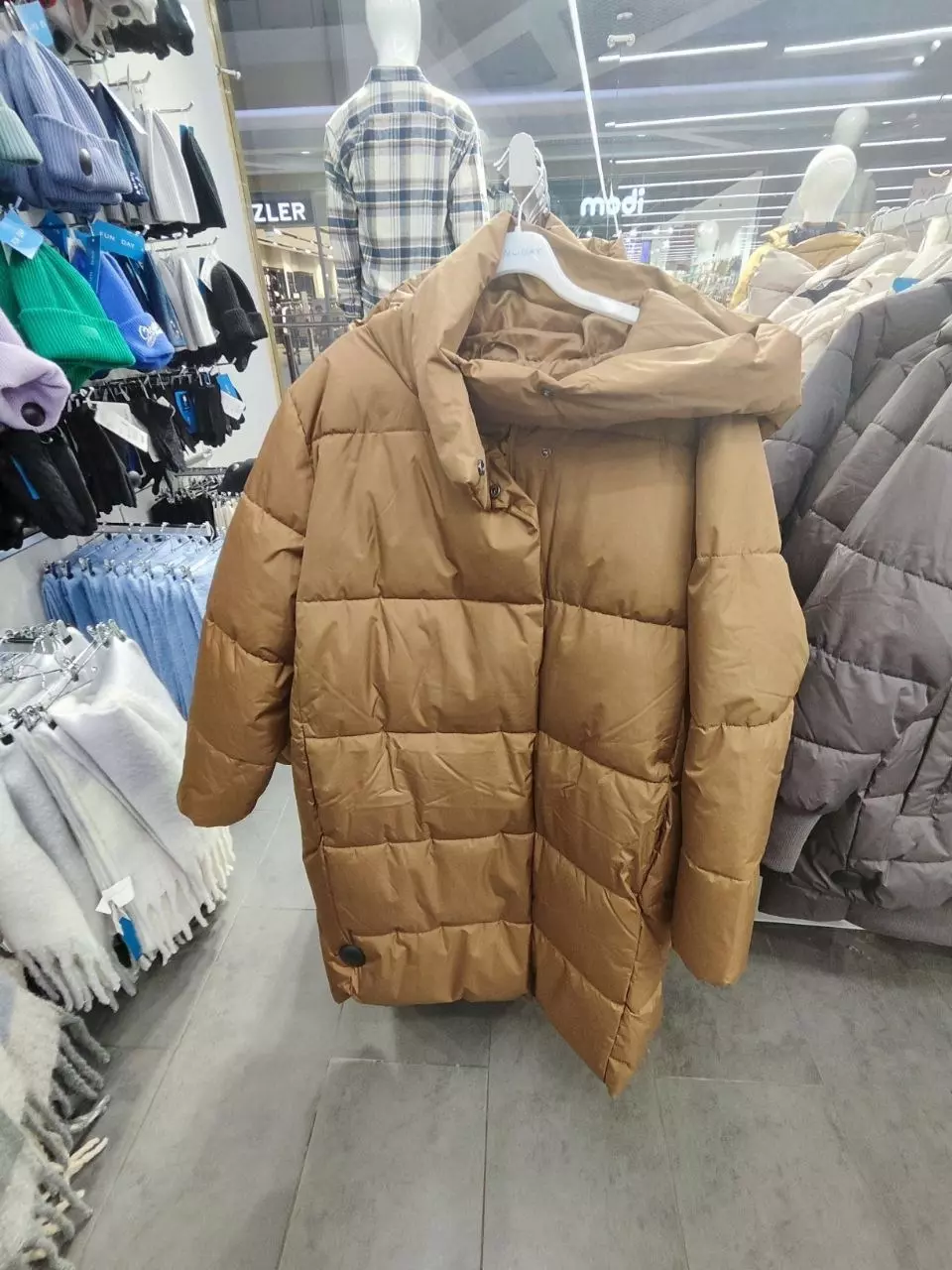 Ассортимент курток в магазине FunDay