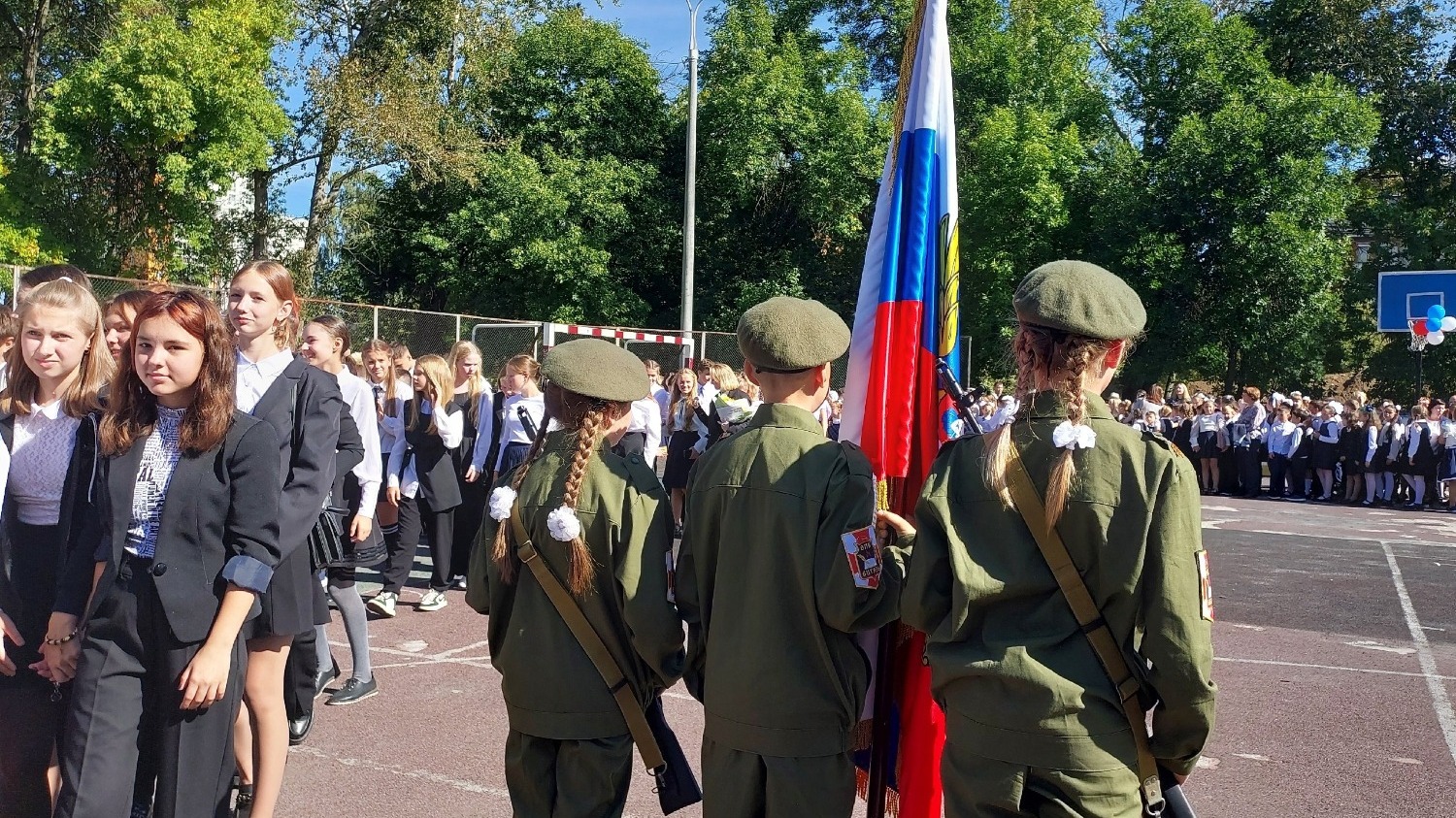 Дети в военной форме в Нижнем Новгороде