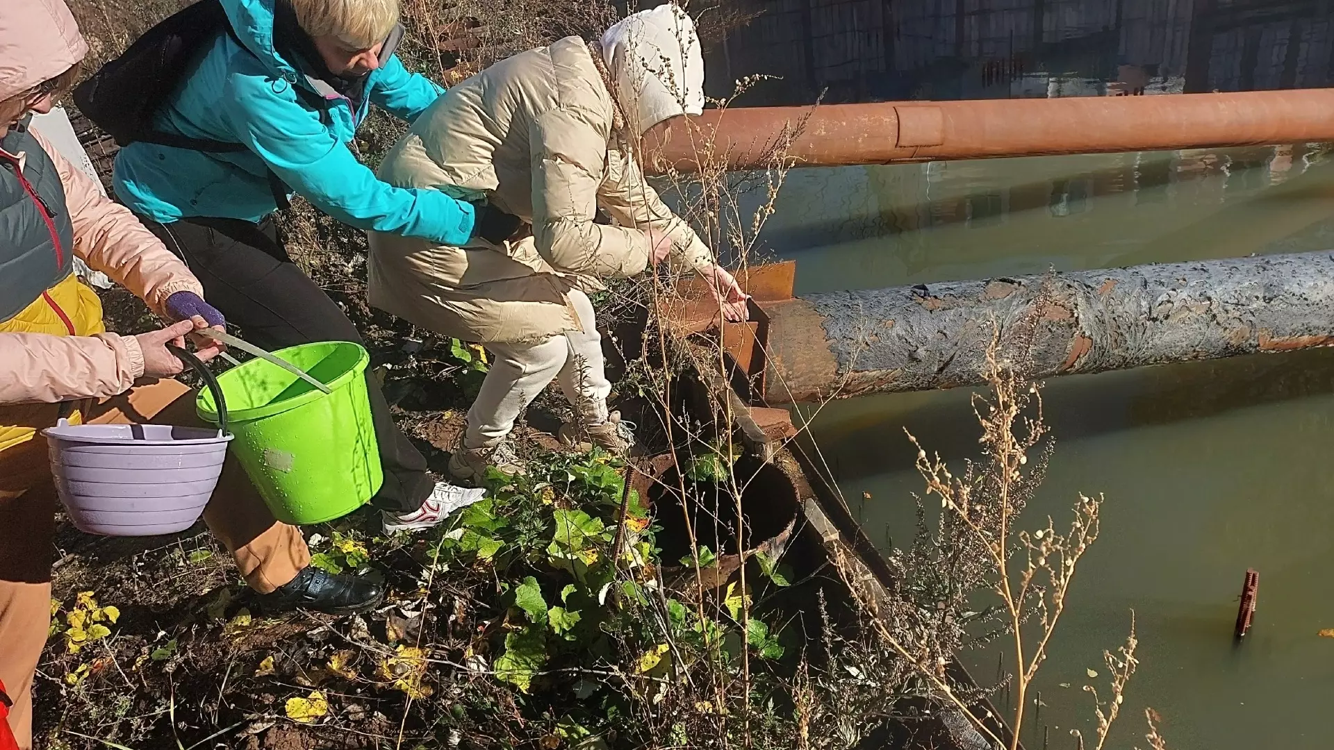 Нижегородские дольщики сами вычерпывают воду из котлована