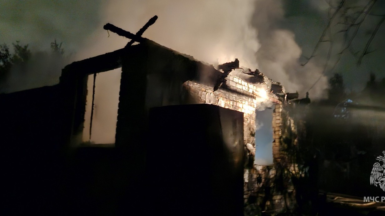 Сгоревший дом в СНТ "Колос"