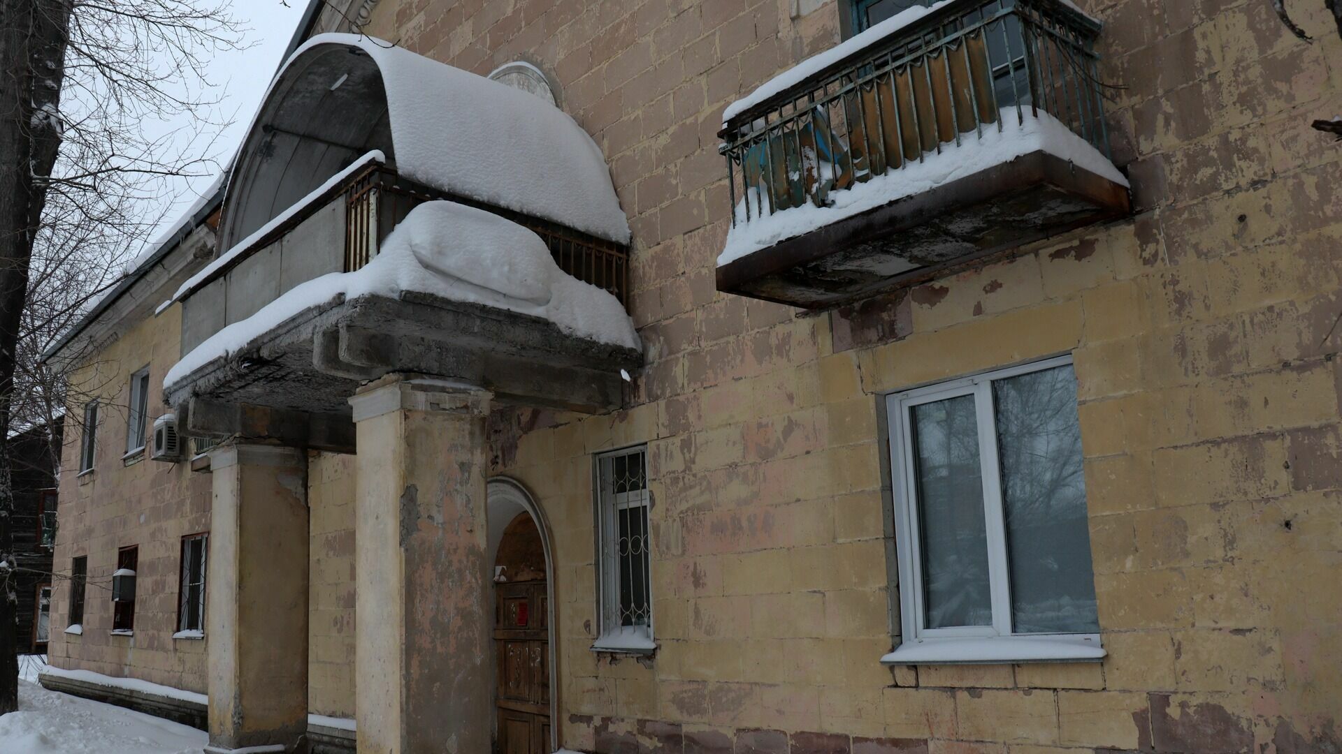 Мэрия через суд пытается переселить семью из аварийного дома в Нижнем Новгороде
