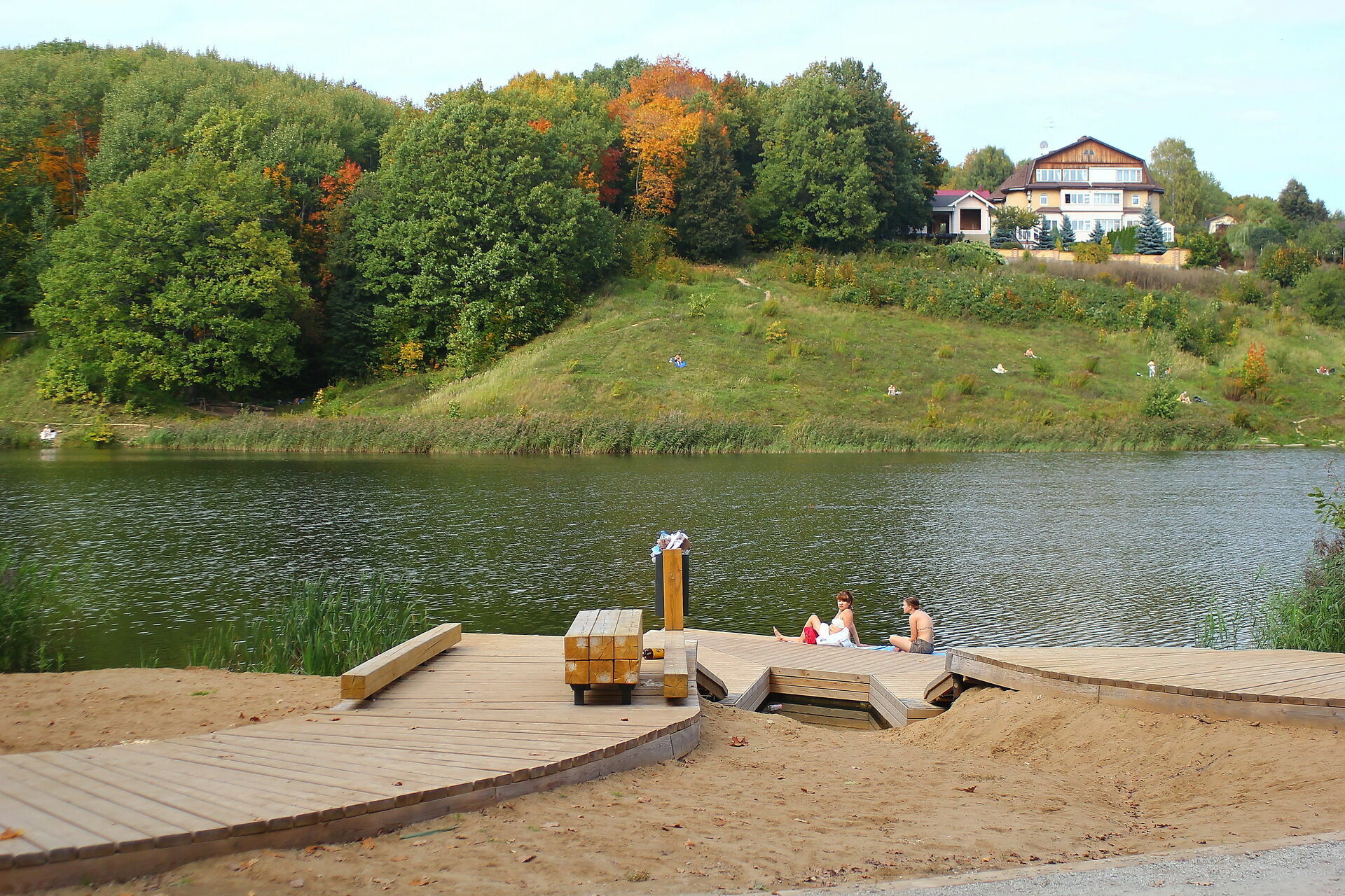 Озеро м 2 0 2. Пляж на Щелоковском хуторе. Щёлоковский Хутор. Пляж на 1 озере.